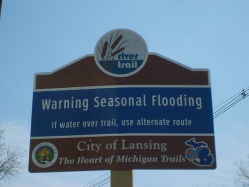 Flood warning sign. Image courtesy of RP Norris via the Flickr Creative Commons.