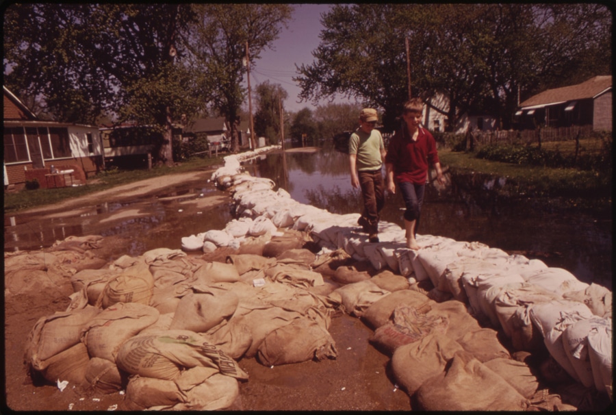 Illinois River floods neighborhood. Image courtesy of Arthur Greenberg, USEPA.
